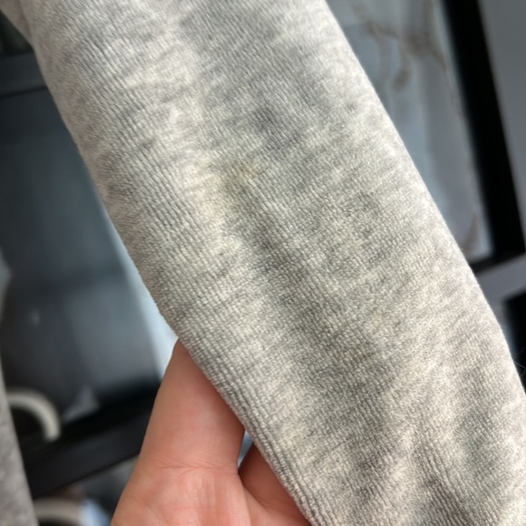 ✨ Juicy Couture Gray Velour Zip Hoodie Jacket Size Small ✨ - Picture 5 of 5